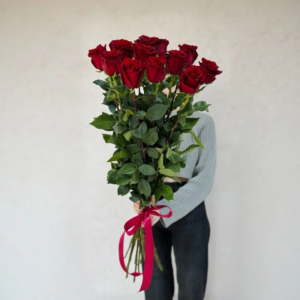 Шикарный букет из 11 метровых роз