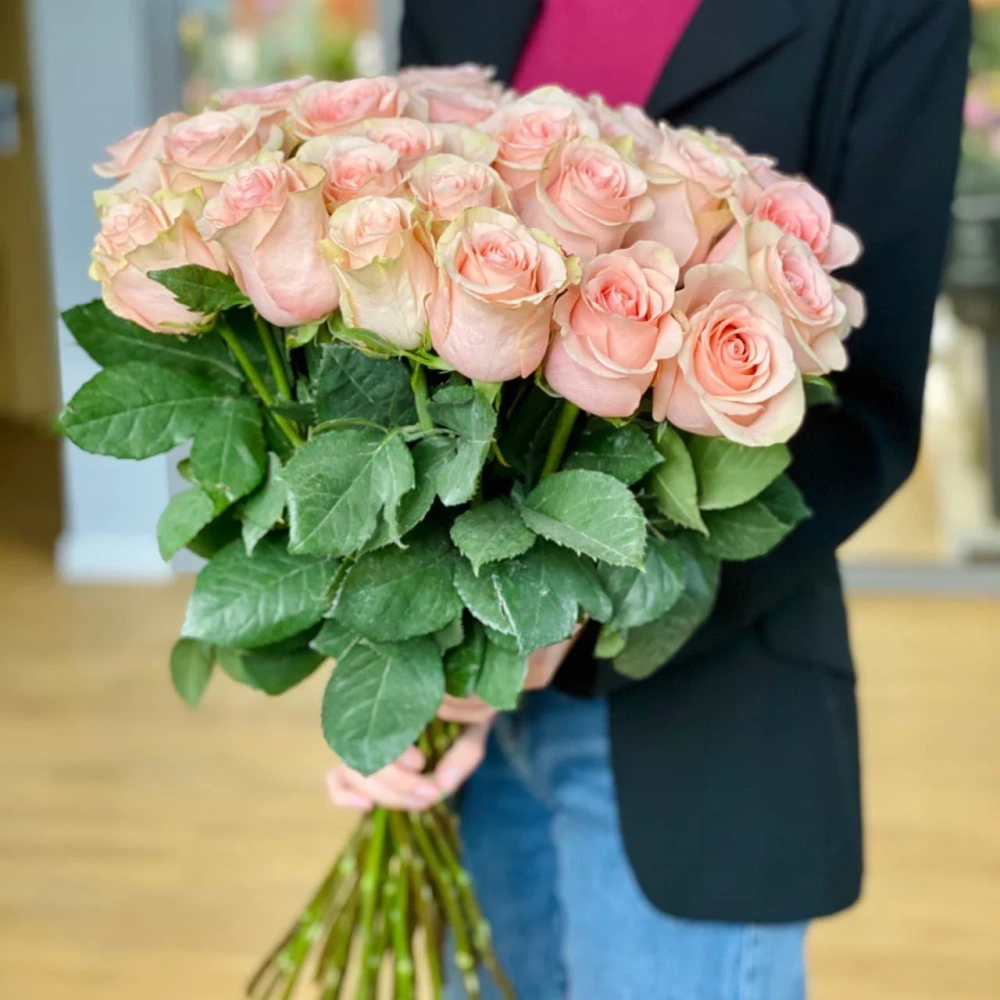 Букет из 55 метровых роз 